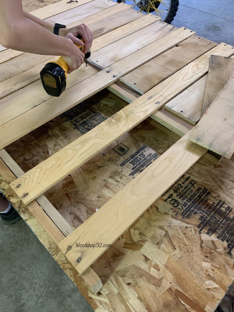 building pallet fence