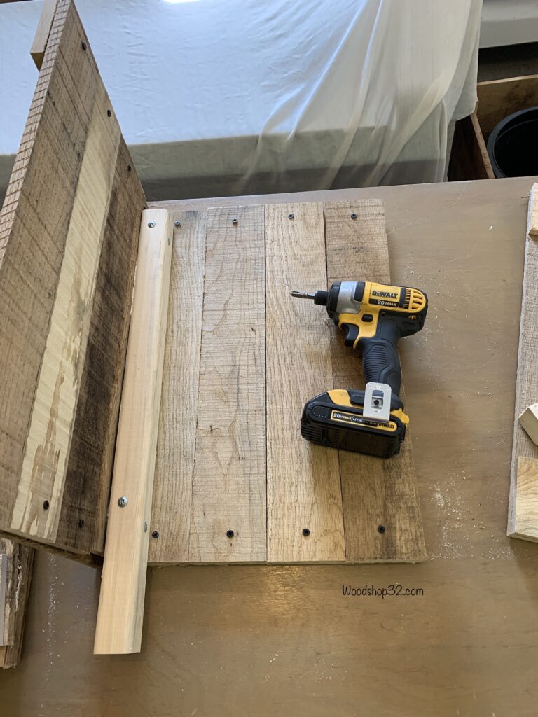 attaching pallet wood sides to leg